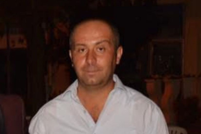  Şarampole devrilen kamyonetin sürücü yaşama tutunamadı