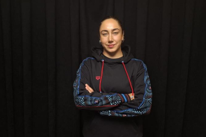 39 km mesafeyi 14 saatte yüzerek Türkiye birincisi oldu