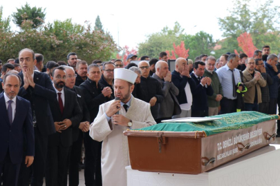 Araç kullanırken kalp krizi geçirerek hayatını kaybeden profesör son yolculuğuna uğurlandı