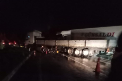 Tırların kazası ucuz atlatıldı