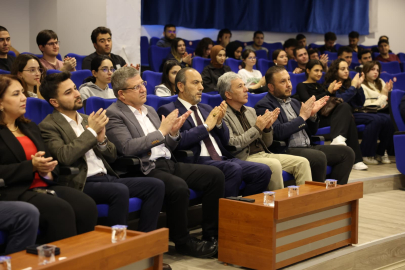 Rektör Güngör, Yapay Zekaya Giriş ve Türkiye'nin Dijital Vizyonu Programı’na Katıldı