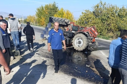 Otomobille çarpışan traktör ikiye bölündü