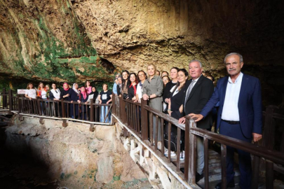 Merkezefendili kadınlar Pamukkale ve Kaklık Mağarasını geziyor