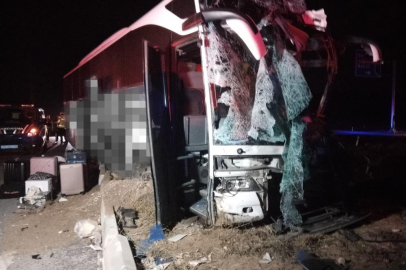 Denizli'de minibüs yolcu otobüsüyle çarpıştı: 1 ölü, 13 yaralı