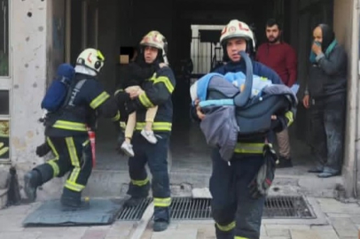 Ev olarak kullanılan iş hanında çıkan yangında 17’si çocuk 21 kişi kurtarıldı