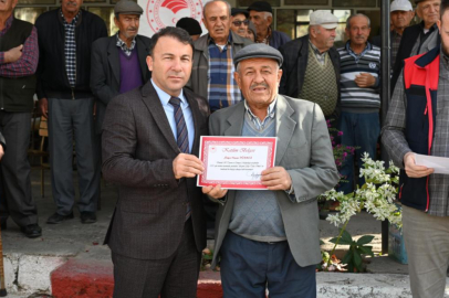 Tavas'ta zeytin seferberliği kapsamında açılan Tarla Okulu ilk mezunlarını verdi