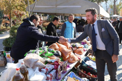 Başkan Tatık Gazze için düzenlenen hayır çarşısını gezdi