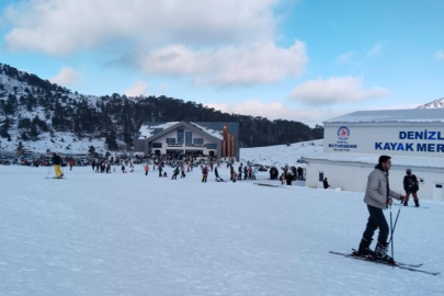 Kayak Merkezi yeni sezonda ziyaretçi akınına uğradı