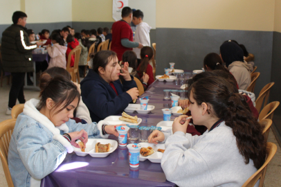 Yorgalı öğrencilerle Nikferli yaşlılara sıcak dokunuş