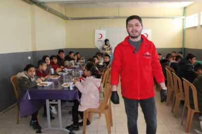 Yorgalı öğrencilerle Nikferli yaşlılara sıcak dokunuş