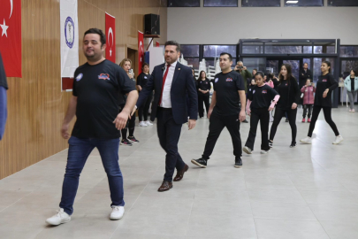 Tavas’ta coşkulu halk oyunları kursu