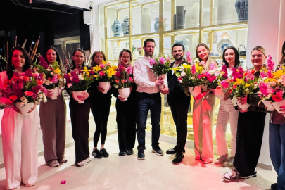 Çiçekler kadınların elinde sanat eserine dönüştü