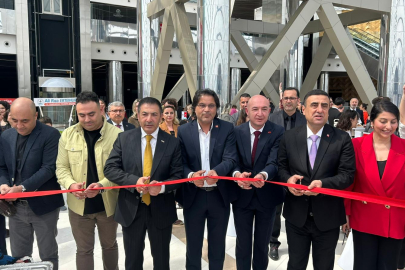 Öğretmen ve Öğrenci Aynı Tuvalde