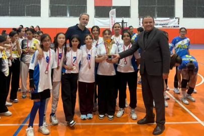 Dereceye Giren Okullara Ödülleri Verildi