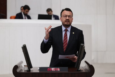 CHP’li Arpacı ,” Eserinizle Övünüyor Musunuz?”