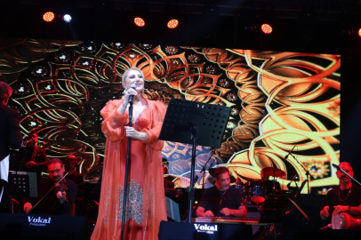 Çal’da 3 günlük festival masal gibi sona erdi! Muazzez Ersoy sahneyi salladı