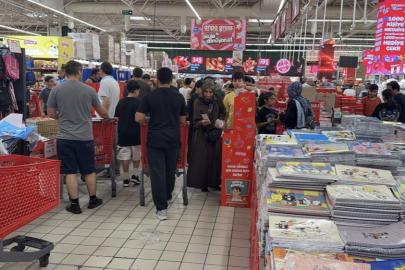 Okulların açılmasına kısa süre kala velilerin kırtasiye telaşı başladı