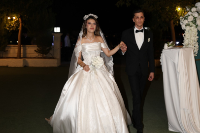 Büşra Akcan ve Emre Özkol dünyaevine girdi