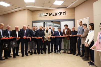 Destek veren hayırsever iş insanlarına teşekkür plaketi verildi